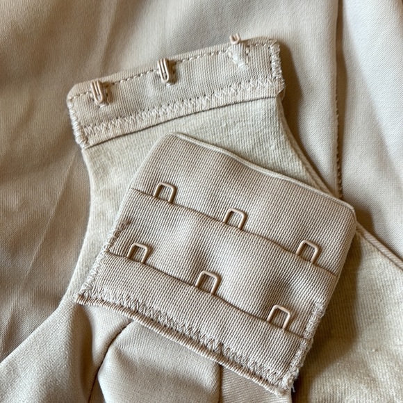 Miraclesuit Extra firm body shaper - Picture 6 of 6